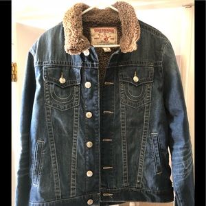 100% True religion jean jacket with fur sz. Large